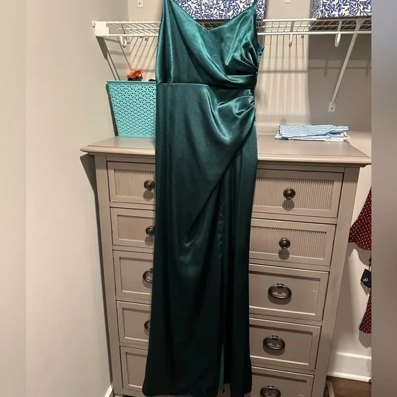 kylie jenner emerald green dress Luxury Emerald Green Sequin Train Evening Dress with Bow Overskirt SS648 main image 0
